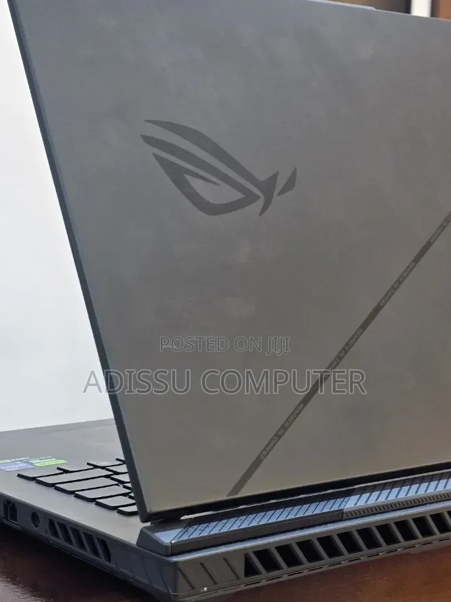 New Laptop Asus ROG Strix G18 12GB Intel Core i9 SSD 1T