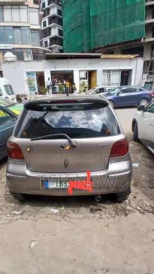 Toyota Vitz 2004 Silver