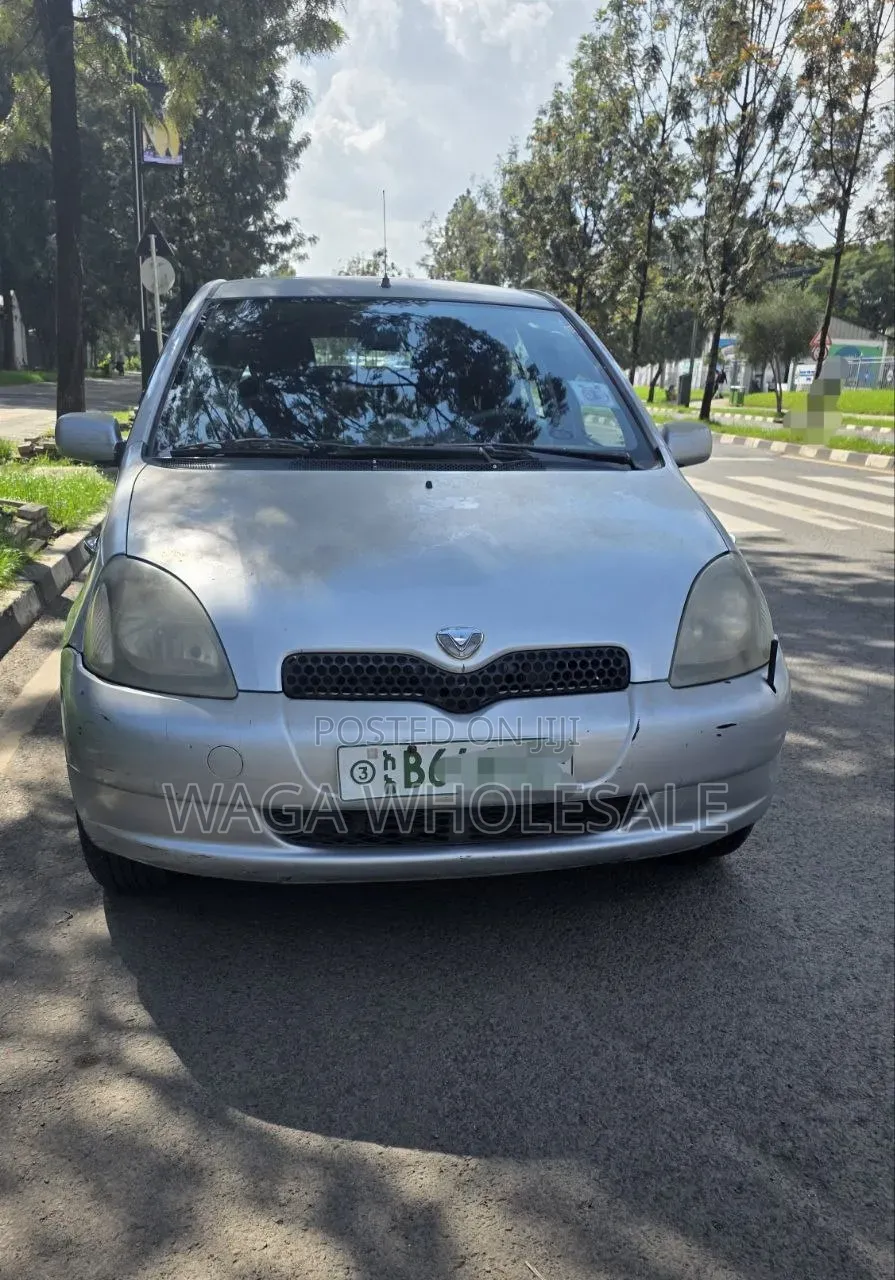 Toyota Vitz 2001 Silver