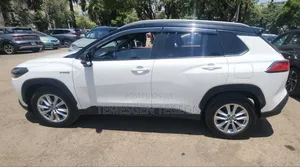 Toyota Corolla Hybrid 2024 White