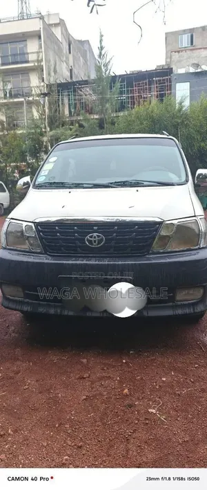 Toyota HiAce 2011 White