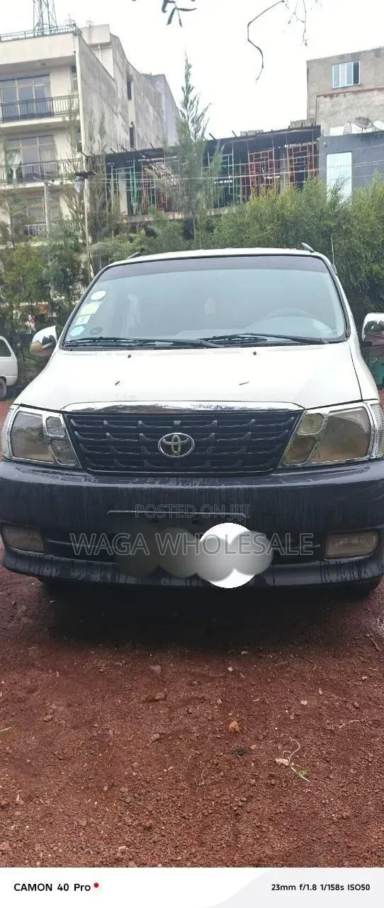 Toyota HiAce 2011 White