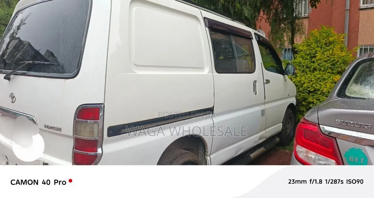 Toyota HiAce 2011 White