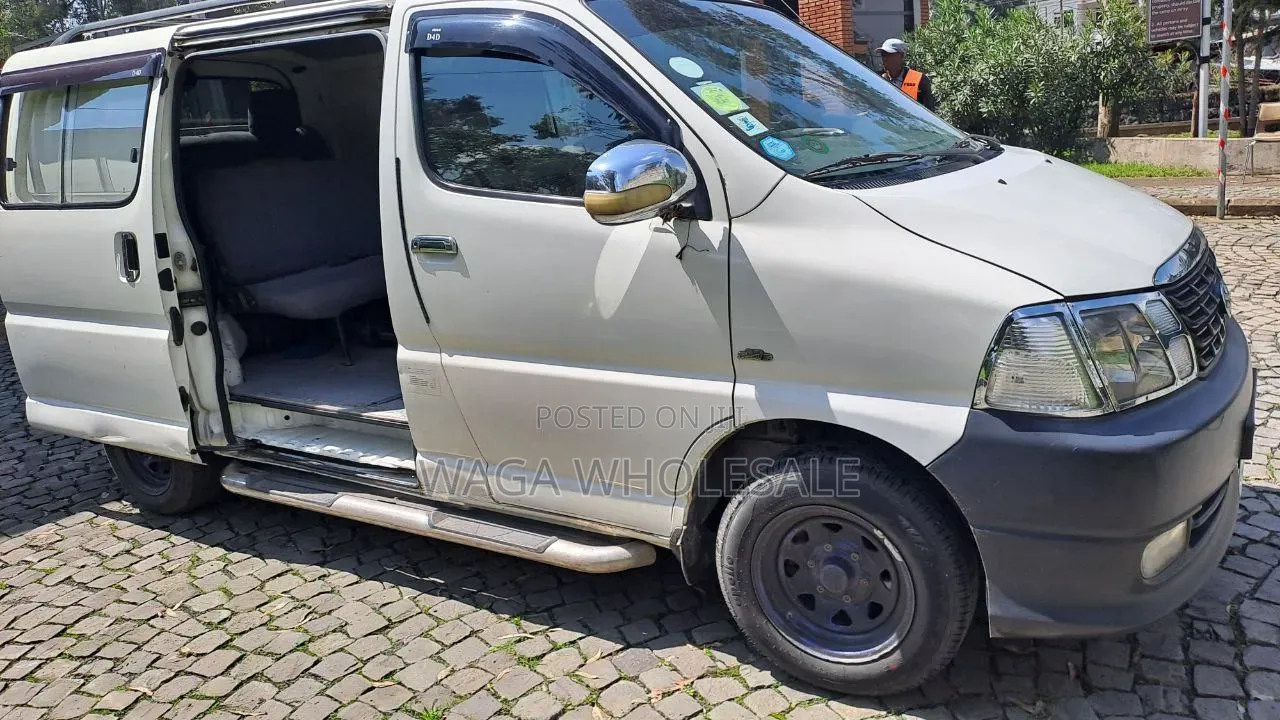 Toyota HiAce 2011 White