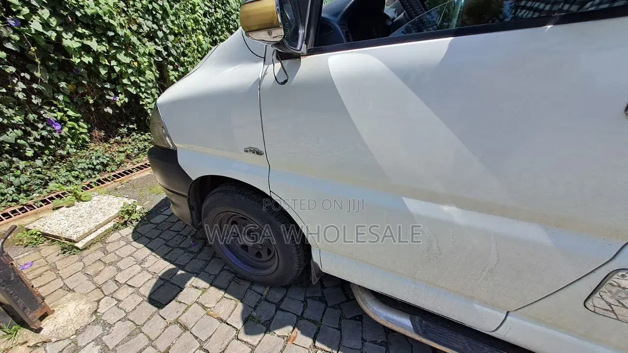 Toyota HiAce 2011 White