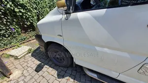 Toyota HiAce 2011 White