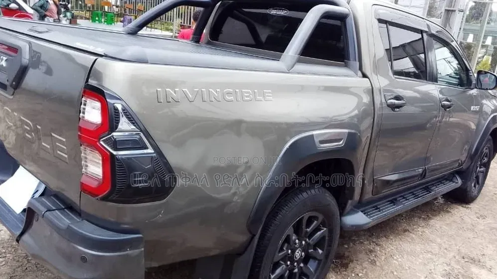 Toyota Hilux 2022 Orange