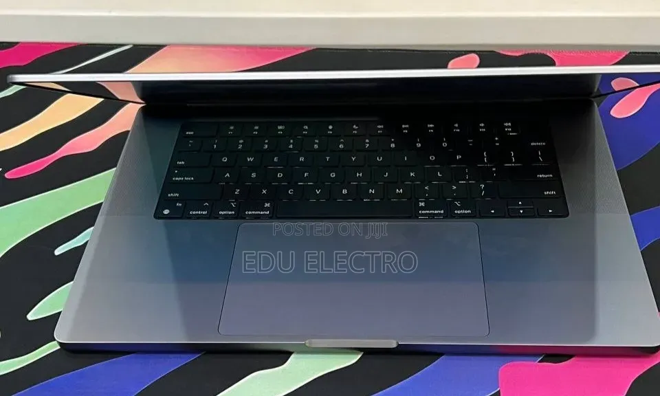 New Laptop Apple MacBook Pro 2021 M1 32GB Apple M1 Pro SSD 512GB