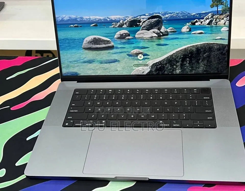 New Laptop Apple MacBook Pro 2021 M1 32GB Apple M1 Pro SSD 512GB