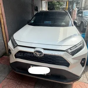 Toyota RAV4 2024 White