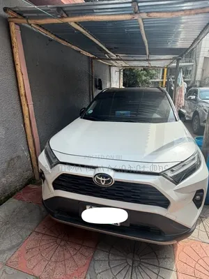 Toyota RAV4 2024 White