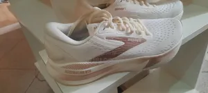 Brand Shoe Brooks Very Comfortable
