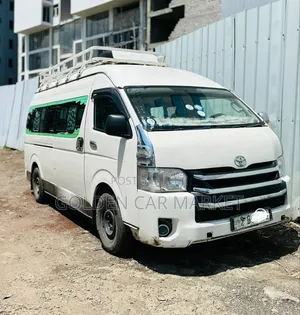 Toyota HiAce 2010 White