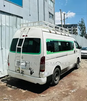 Toyota HiAce 2010 White