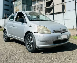 Toyota Vitz 1999 Silver