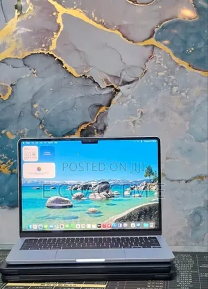 New Laptop Apple MacBook 16GB Apple M4 SSD 256GB