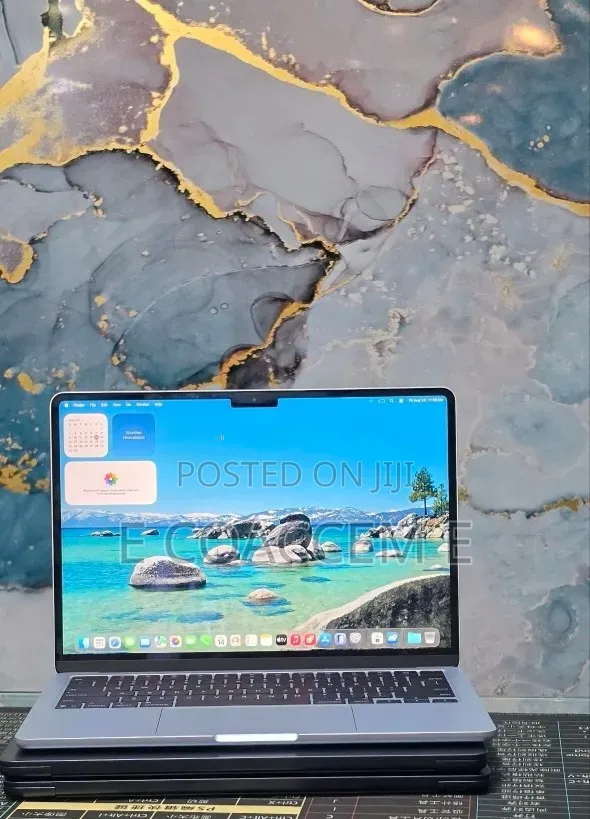 New Laptop Apple MacBook 16GB Apple M4 SSD 256GB