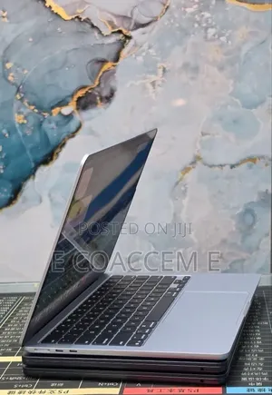 New Laptop Apple MacBook 16GB Apple M4 SSD 256GB