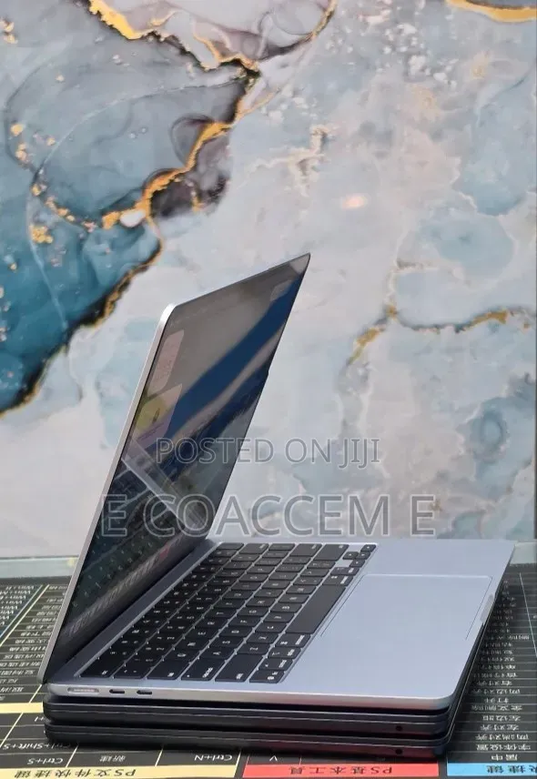 New Laptop Apple MacBook 16GB Apple M4 SSD 256GB