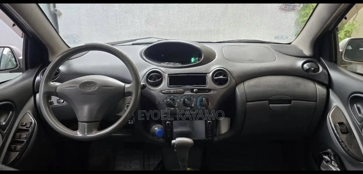 Toyota Vitz 2001 Silver