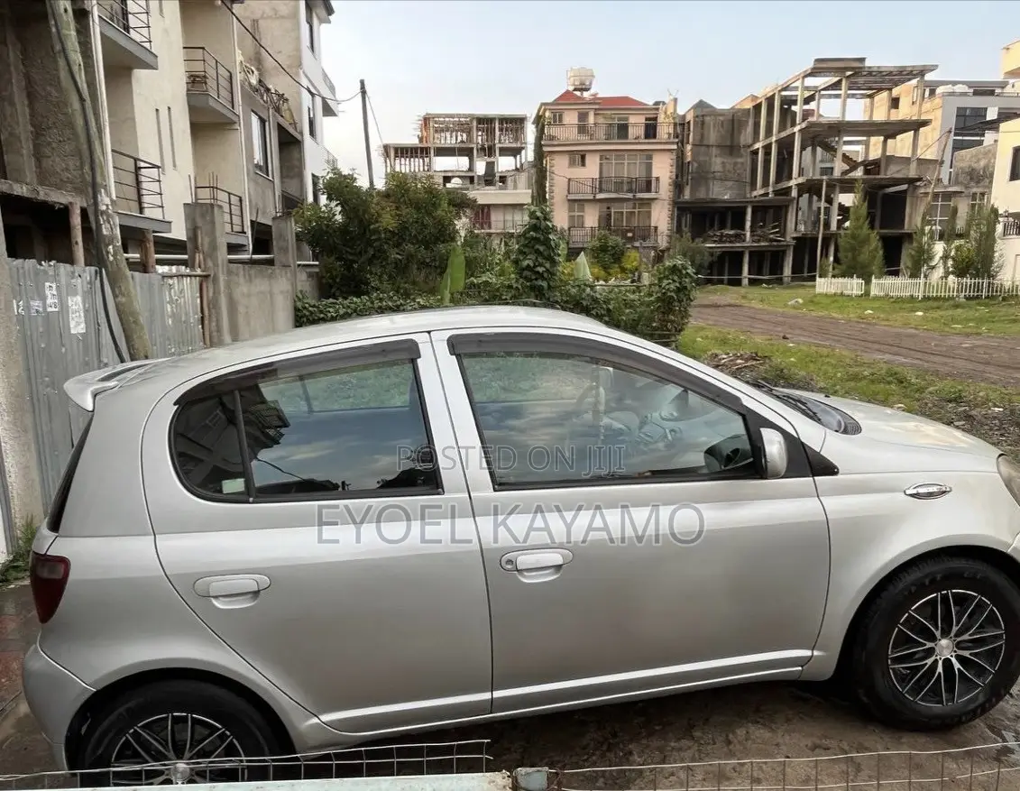 Toyota Vitz 2001 Silver