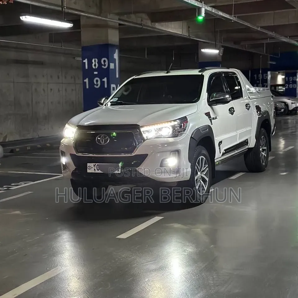 New Toyota Hilux 2019 White