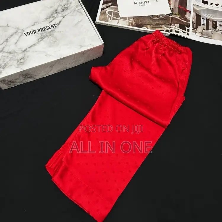 Silk Pijamas True Pieces Size M, S