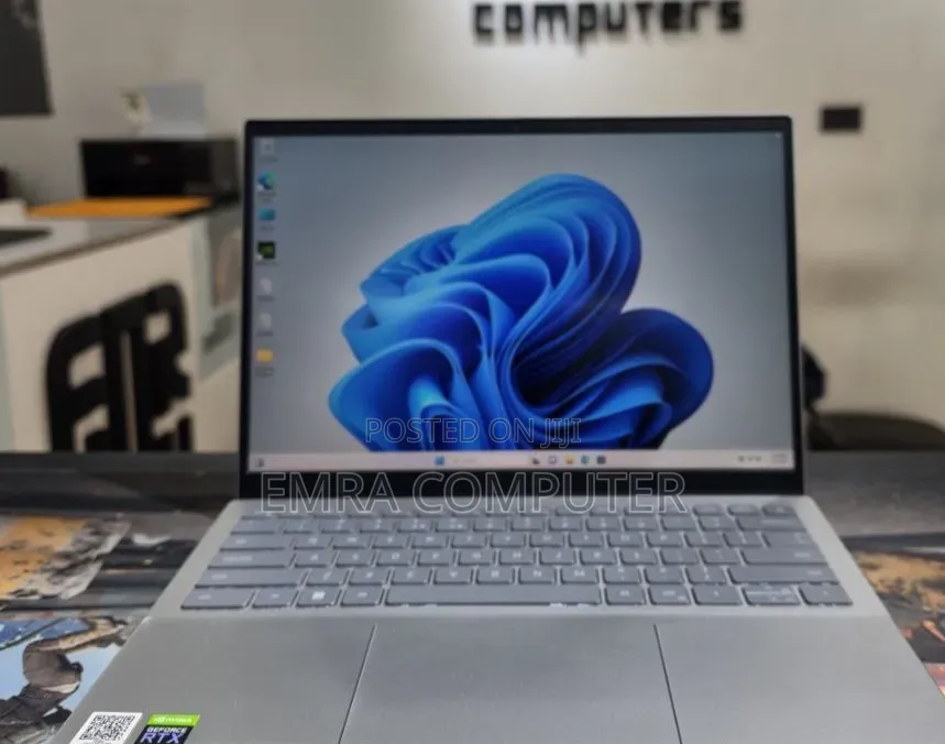 New Laptop Dell 16GB Intel Core i7 SSD 512GB