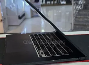 New Laptop Apple 16GB Apple M5 SSD 512GB