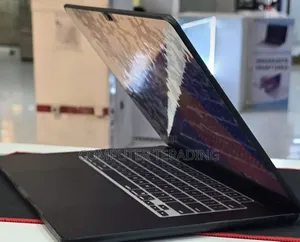 New Laptop Apple 16GB Apple M5 SSD 512GB