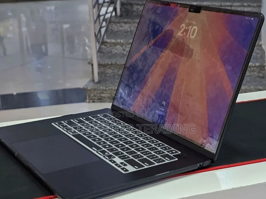 New Laptop Apple 16GB Apple M5 SSD 512GB