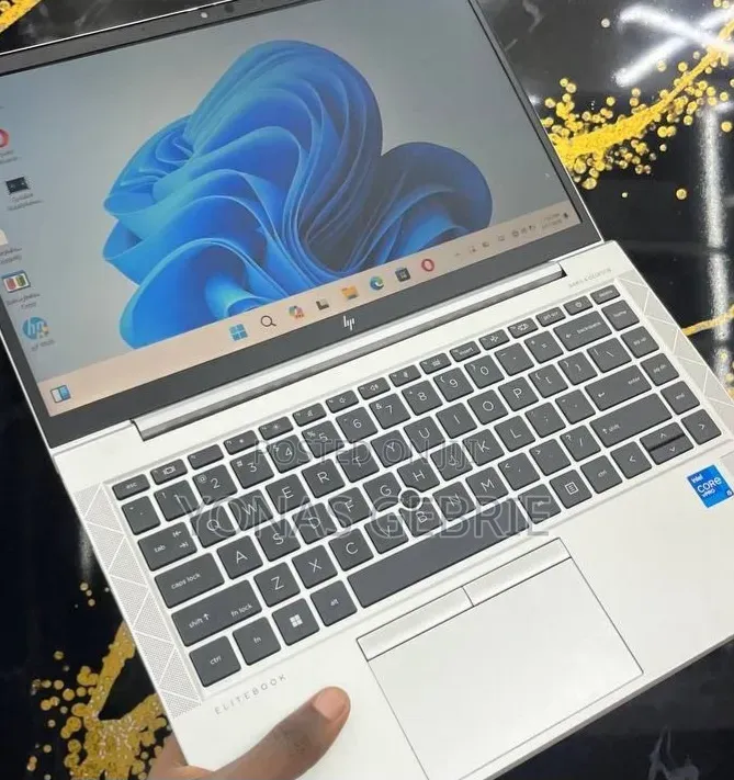 New Laptop HP EliteBook 840 16GB Intel Core i5 SSD 512GB