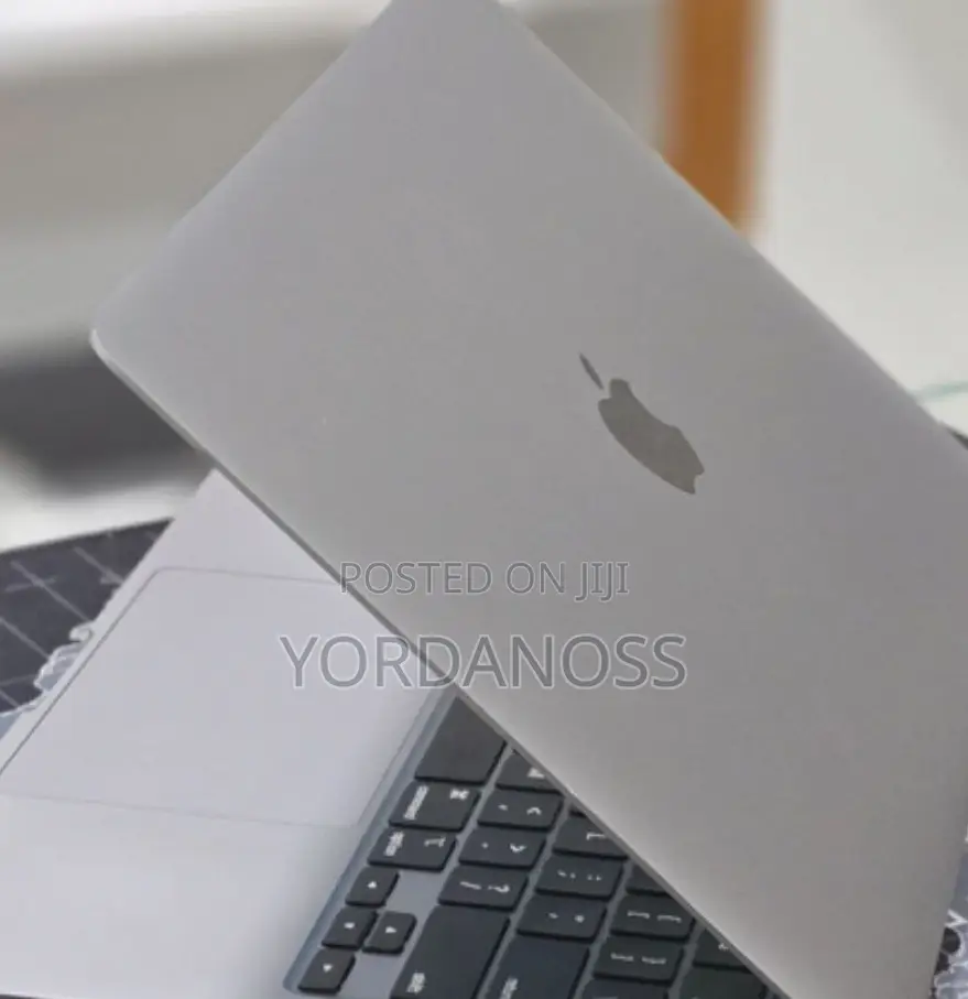 New Laptop Apple MacBook Pro 2022 M2 16GB Apple M2 SSD 512GB
