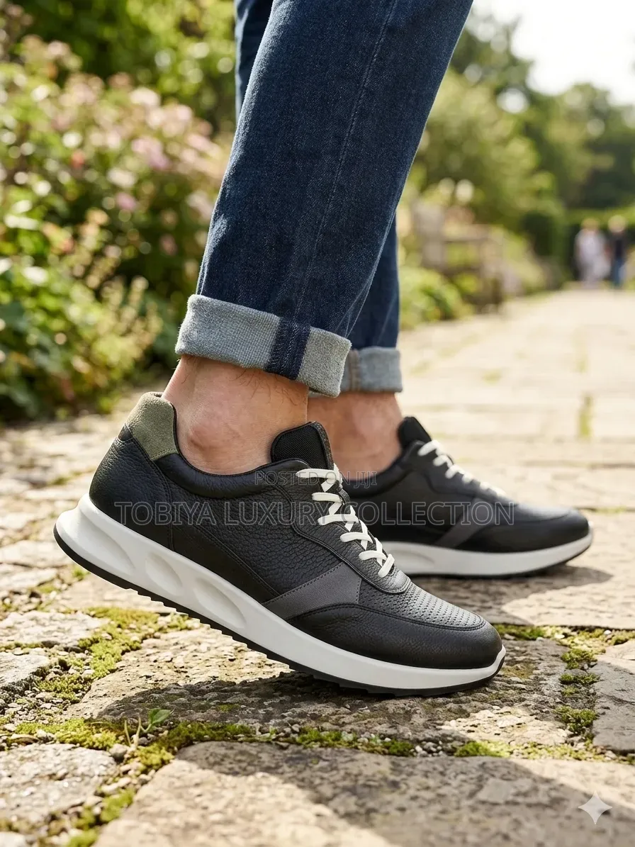 Ecco Sneakers
