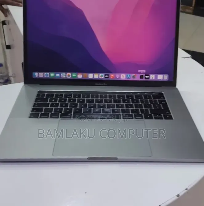 New Laptop Apple MacBook Pro 2017 16GB Intel Core i7 SSD 512GB