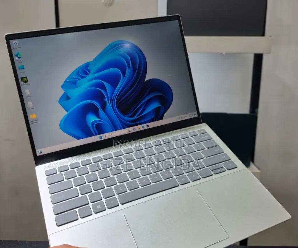 New Laptop Dell 16 Premium 16GB Intel Core i7 SSD 512GB