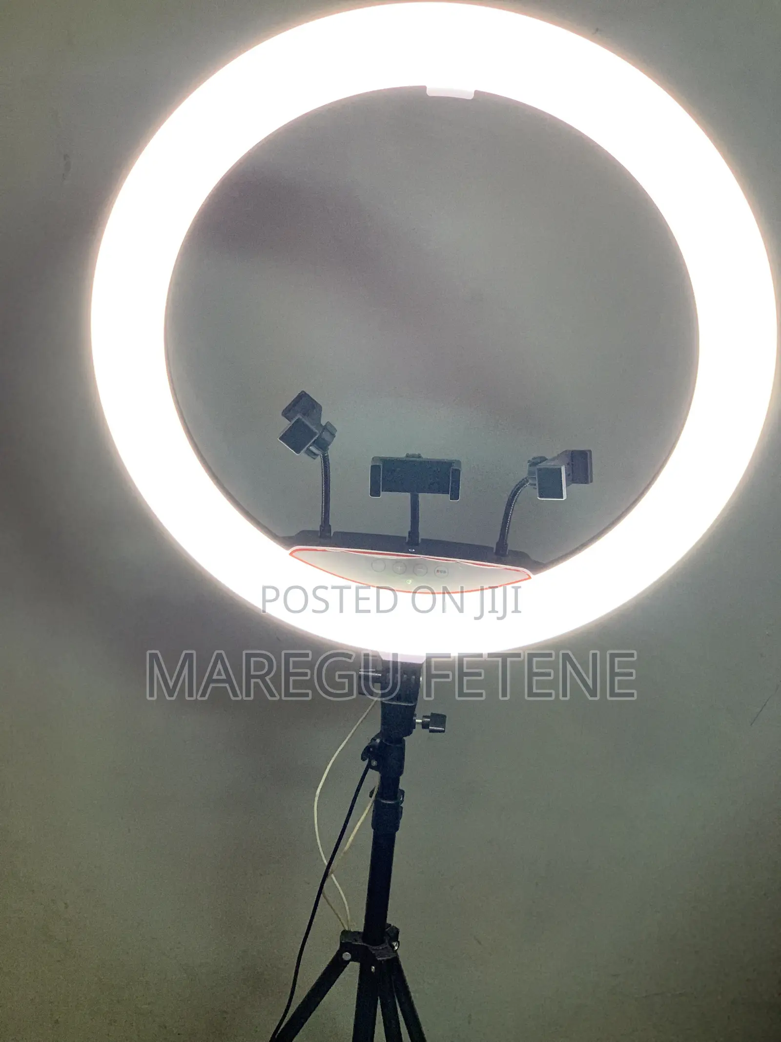 Ring Light Rl-21 With 3 Phone Holders (Large Led Makeup Camera Light)