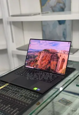 New Laptop Dell Precision 5560 16GB Intel Core i9 SSD 512GB