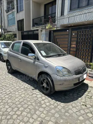 Toyota Vitz 1.0 FWD 5dr 2001 Gray