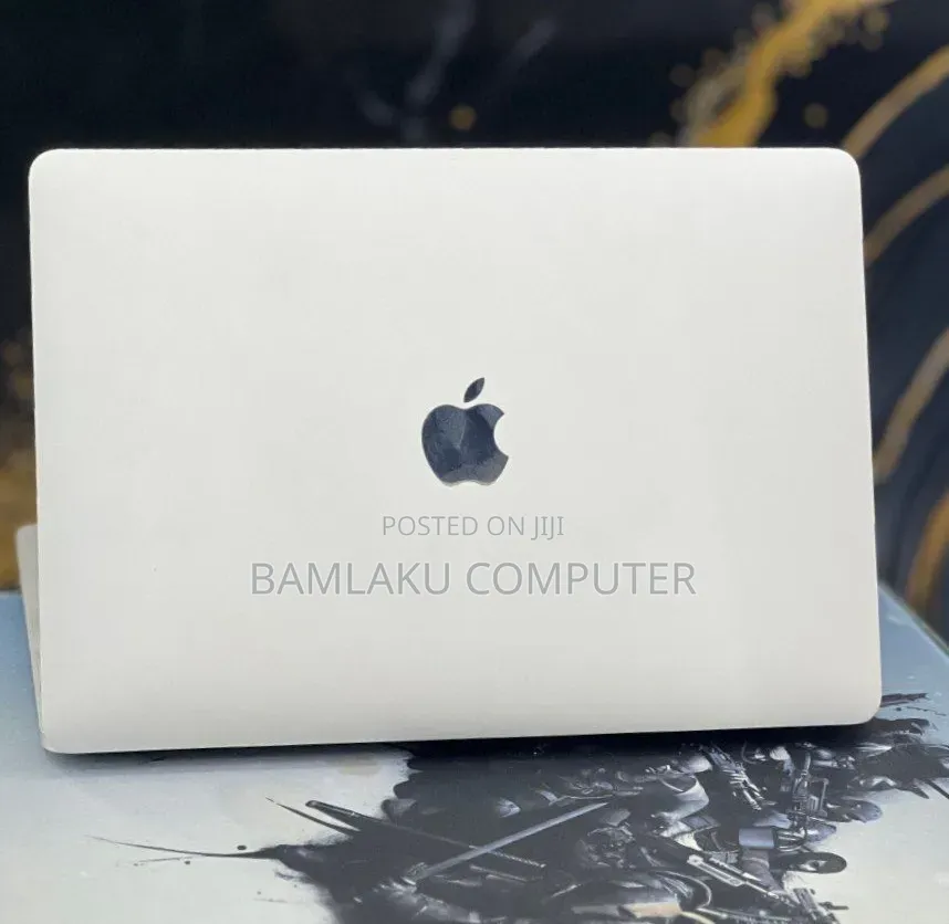 New Laptop Apple MacBook Pro 2022 M2 8GB Apple M2 SSD 512GB