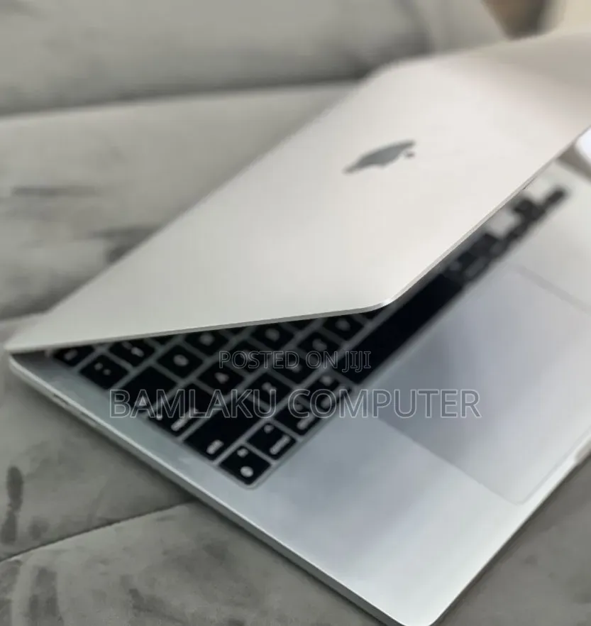 New Laptop Apple MacBook Pro 2022 M2 8GB Apple M2 SSD 512GB