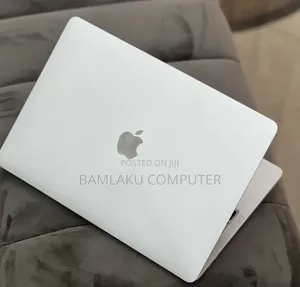 New Laptop Apple MacBook Pro 2022 M2 8GB Apple M2 SSD 512GB
