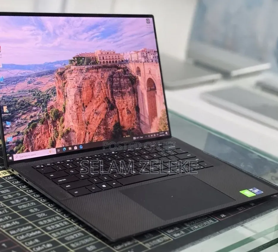 New Laptop Dell Precision 5560 16GB Intel Core i9 SSD 512GB