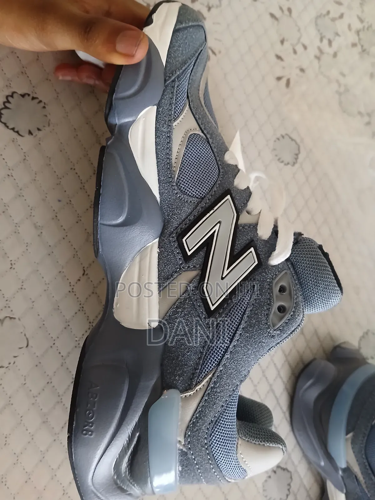 New Balance ጫማ በትልቅ ቅናሽ
