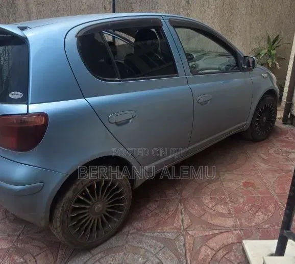 Toyota Vitz 2002 Blue