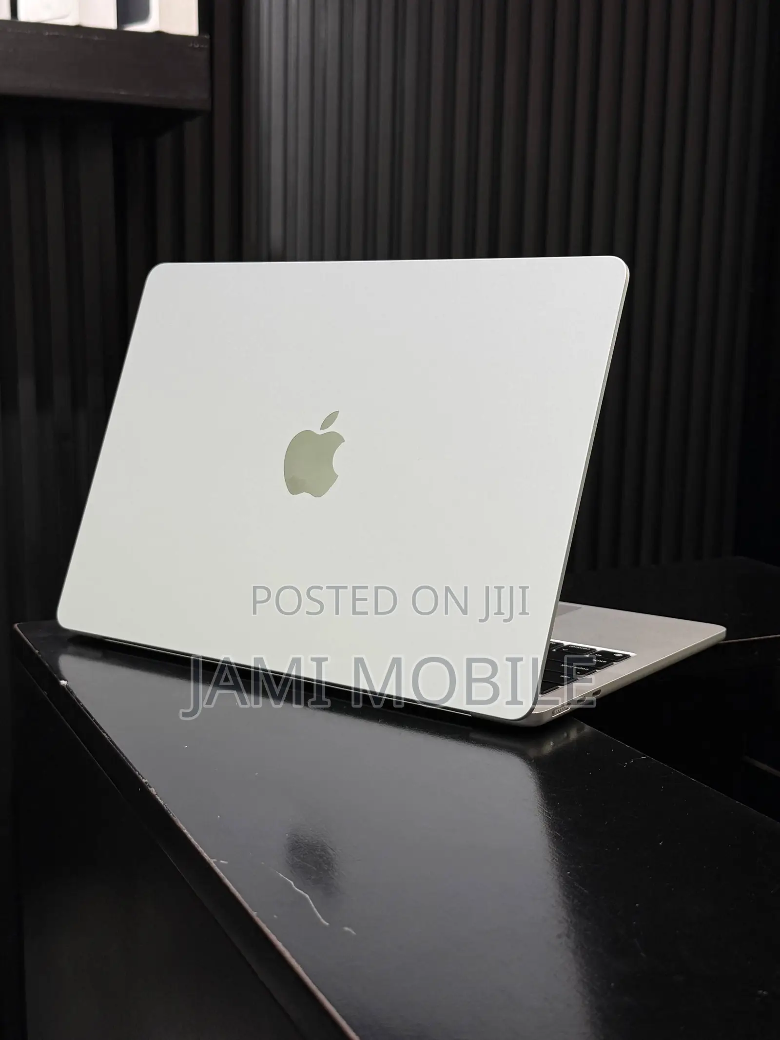 New Laptop Apple MacBook Air 2022 M2 16GB Apple M2 SSD 256GB