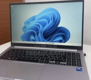 New Laptop Samsung Galaxy Book4 8GB Intel Core 5 SSD 512GB