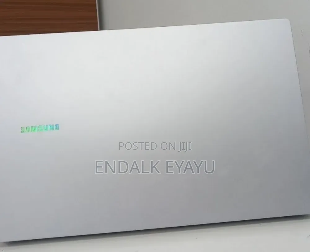 New Laptop Samsung Galaxy Book4 8GB Intel Core 5 SSD 512GB