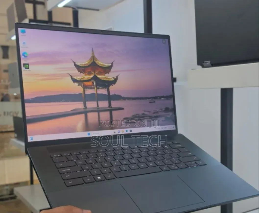 New Laptop Dell Inspiron 15 16GB Intel Core i7 SSD 512GB