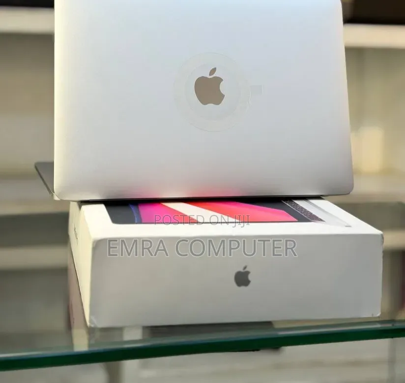 New Laptop Apple MacBook Pro 2020 M1 8GB Apple M1 Pro SSD 512GB